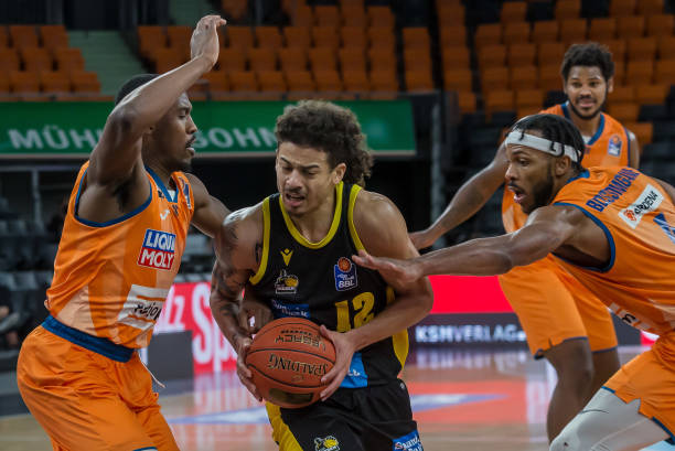 近首发阵容 近首发阵容