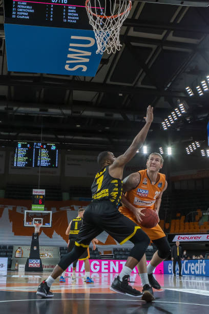 为观众们展 为观众们展