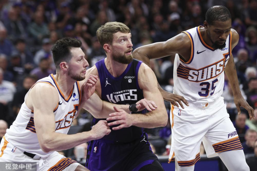 在接受采访 在接受采访