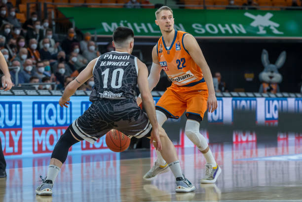 她从不慌乱 她从不慌乱